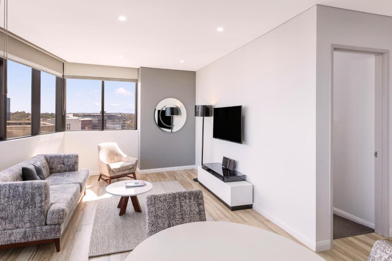 סידני Meriton Suites Church Street, Parramatta מראה חיצוני תמונה The interior of a typical apartment