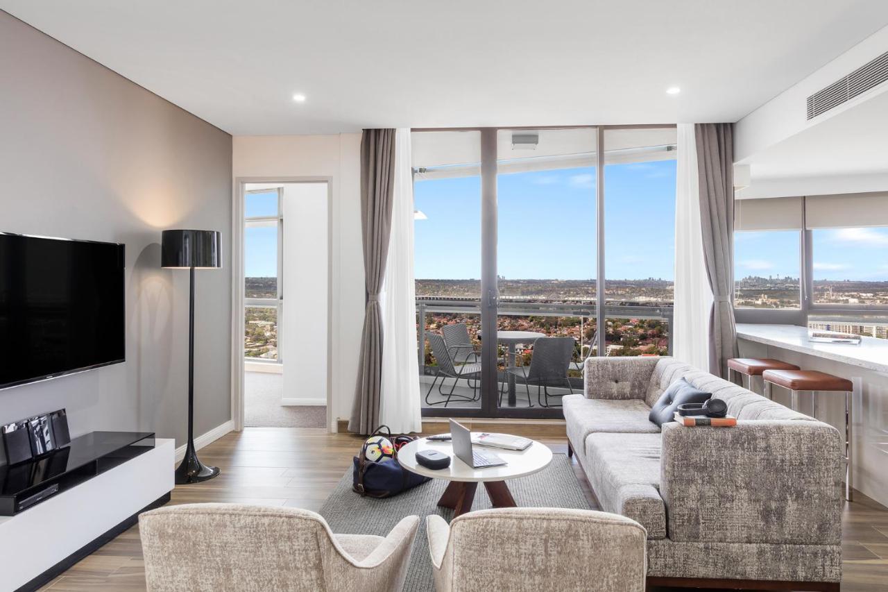 סידני Meriton Suites Church Street, Parramatta מראה חיצוני תמונה The interior of a typical apartment