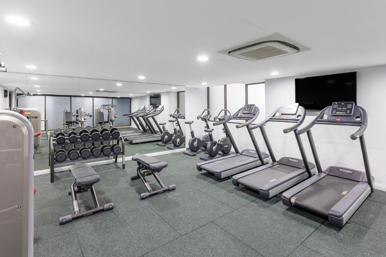 סידני Meriton Suites Church Street, Parramatta מראה חיצוני תמונה The gym at the hotel