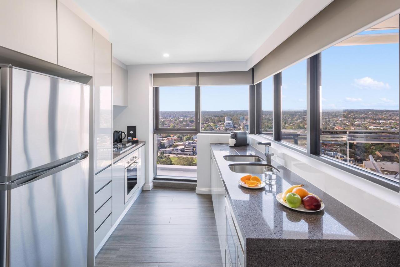 סידני Meriton Suites Church Street, Parramatta מראה חיצוני תמונה The kitchen of a typical apartment