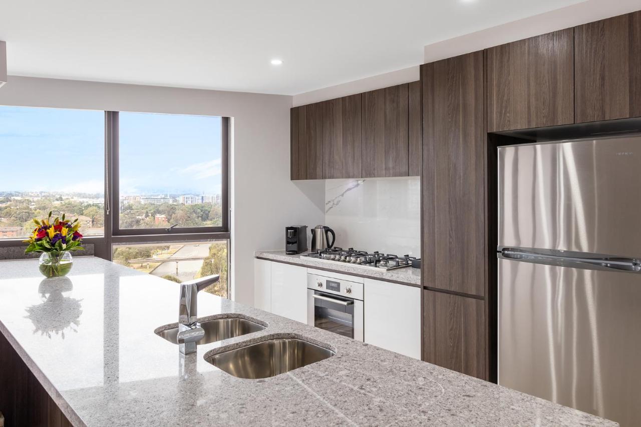 סידני Meriton Suites Church Street, Parramatta מראה חיצוני תמונה The kitchen of a typical apartment