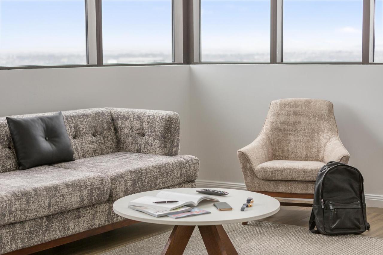 סידני Meriton Suites Church Street, Parramatta מראה חיצוני תמונה The lounge at the airport