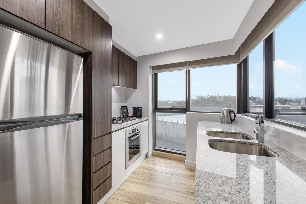 סידני Meriton Suites Church Street, Parramatta מראה חיצוני תמונה The kitchen of a typical apartment