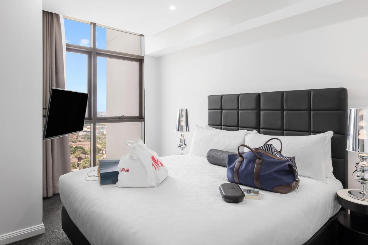סידני Meriton Suites Church Street, Parramatta מראה חיצוני תמונה A typical room at the hotel