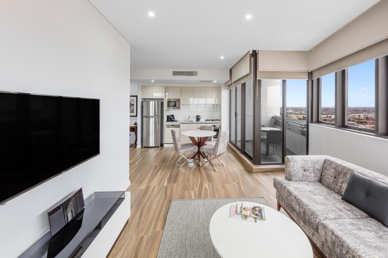 סידני Meriton Suites Church Street, Parramatta מראה חיצוני תמונה The interior of a typical apartment